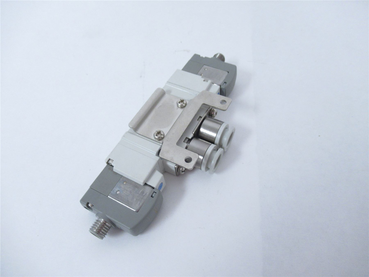 SMC SY5220-5W0-08-F2; Pneumatic Solenoid Valve 5 Port