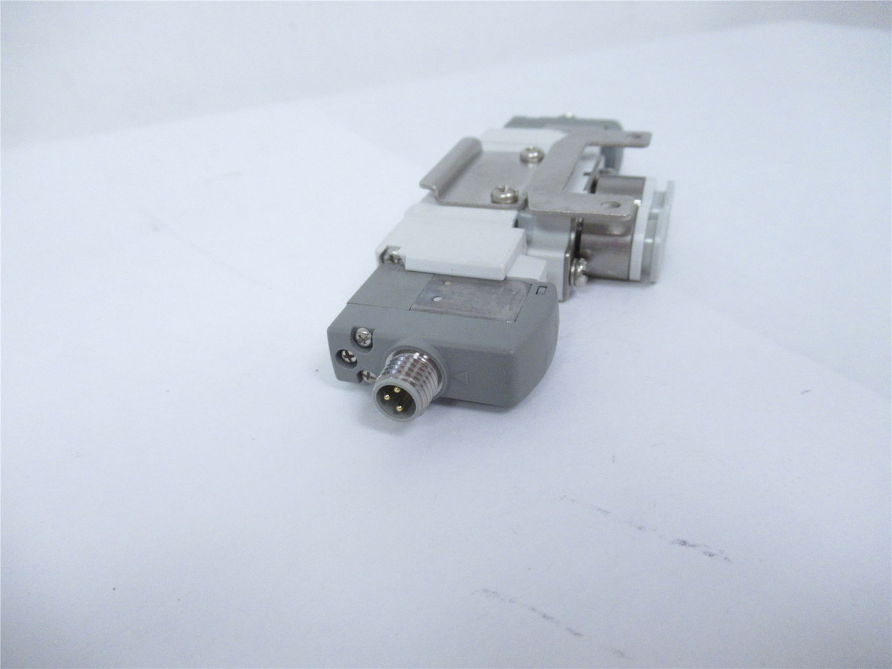 SMC SY5220-5W0-08-F2; Pneumatic Solenoid Valve 5 Port