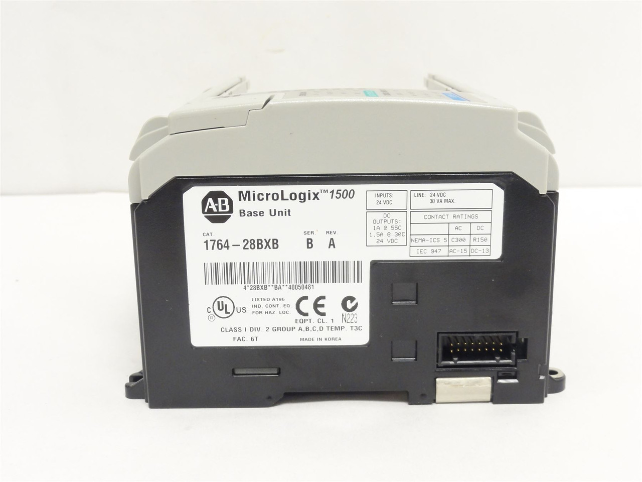 Allen-Bradley 1764-28BXB; MicroLogix Base; 24VDC; 16 Input
