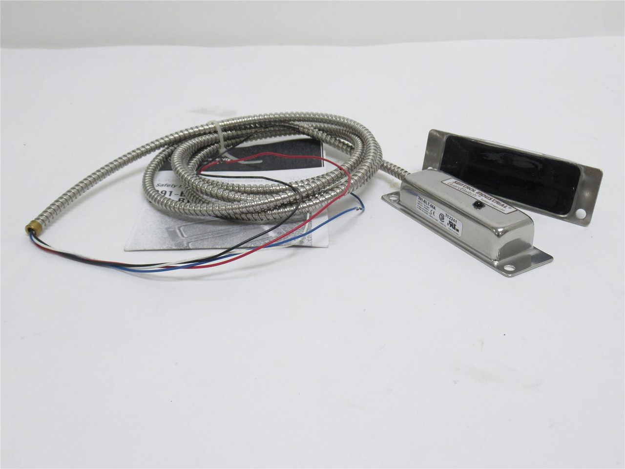 GE Security 391-BLT-06A; Safety Interlock Switch; 48VAC; 0.3A