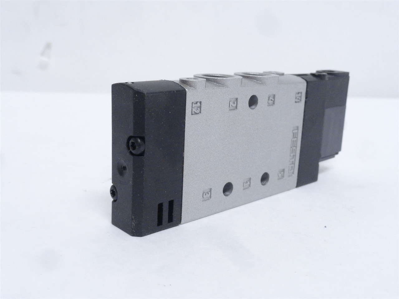 Festo CPE14-M1BH-5L-1/8; Solenoid Valve 196941; 0.3-0.8MPA