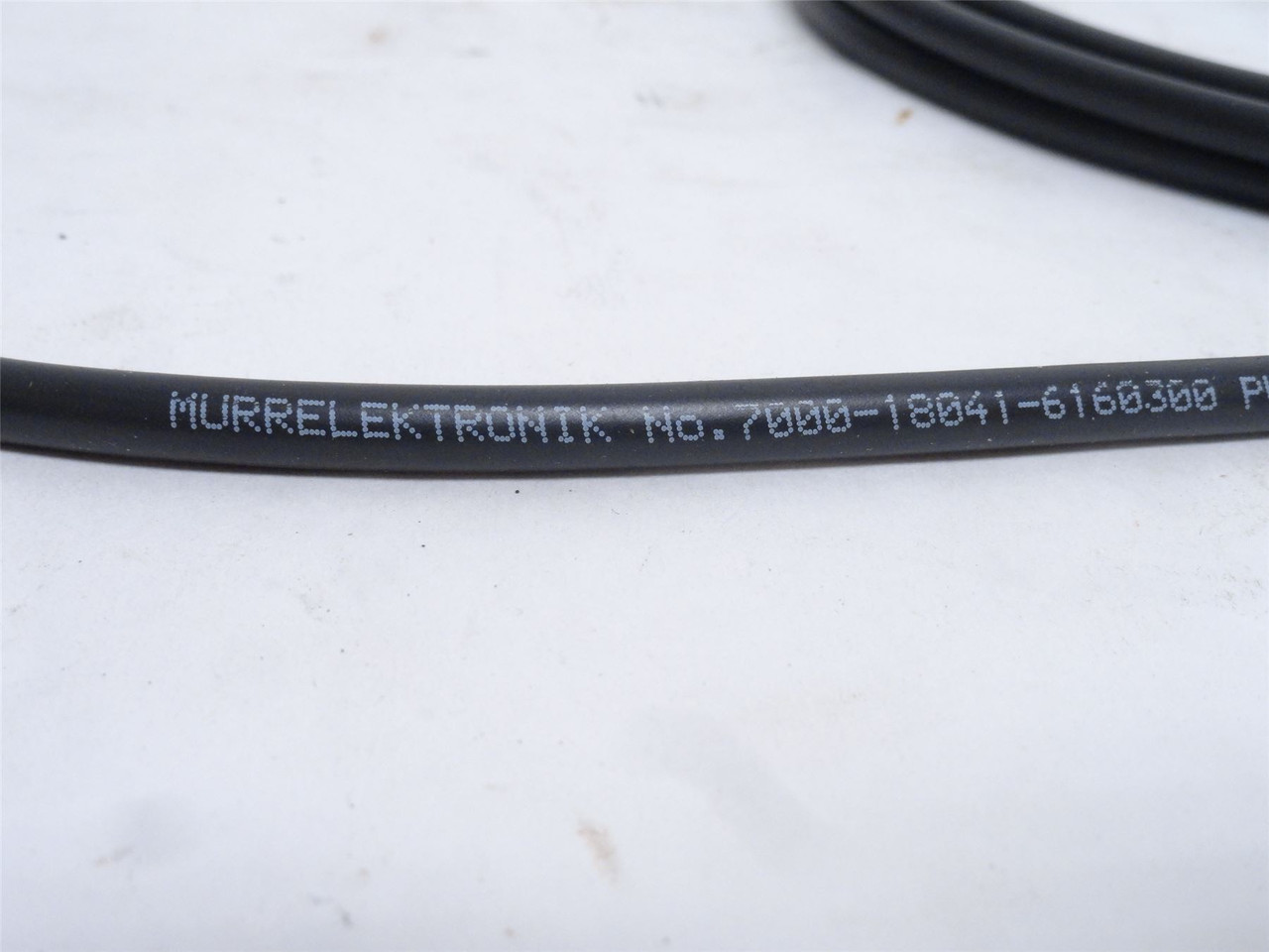 Murr 7000-18041-6160300; MSUD Valve Plug A-18mm; With Cable