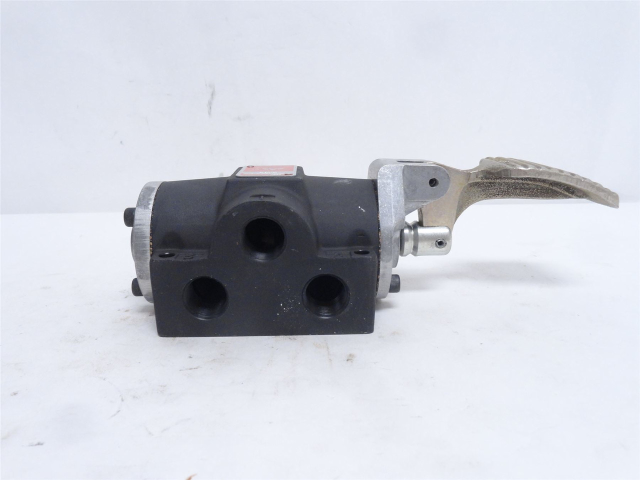 AAA Products F04; Pedal Operated Valve; 1/2 NPTF; 215 SCFM