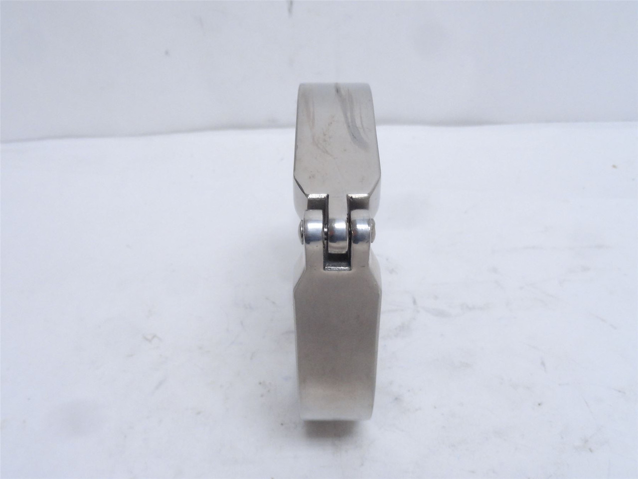 F and H 13IS-4; Sanitary Clamp; SS-304; Size: 4"; Single Hinge