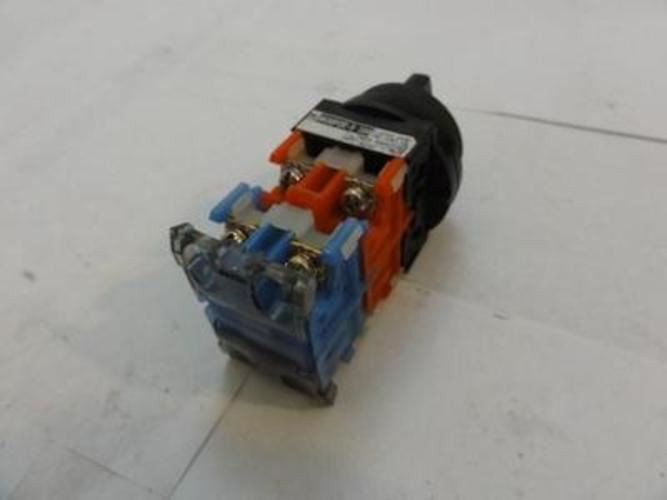 Fuji AR30PCR-3 184; Pushbutton Switch; 3 Position