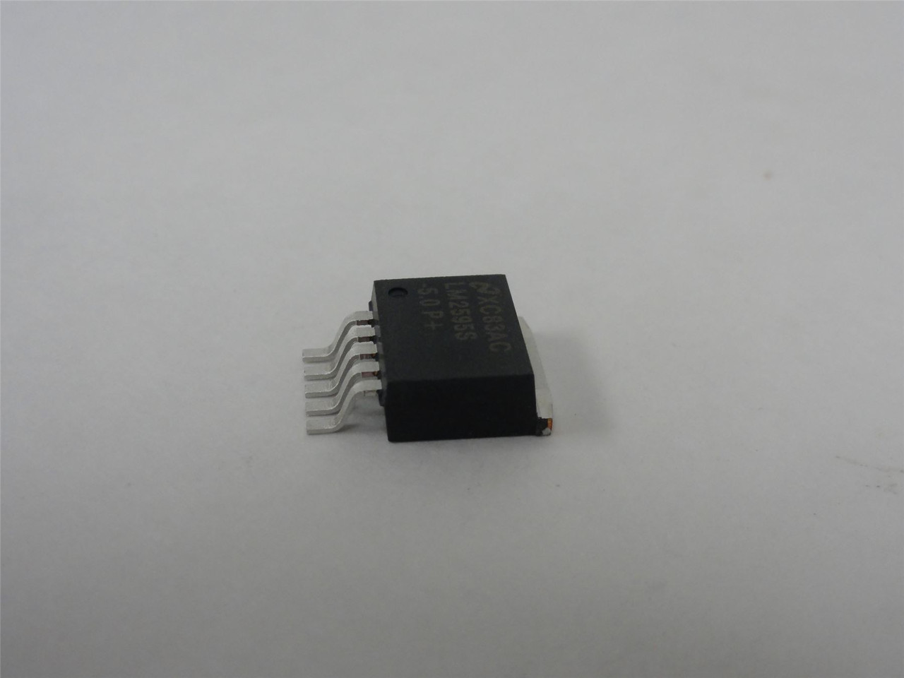 National LM2595S-5.0; Lot-3 Voltage Regulators; 150KHz; 1A