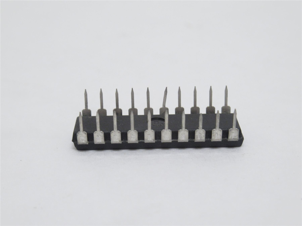 Onsemi MC74HC688N; Lot-7 Logic Comparators; Bit Active
