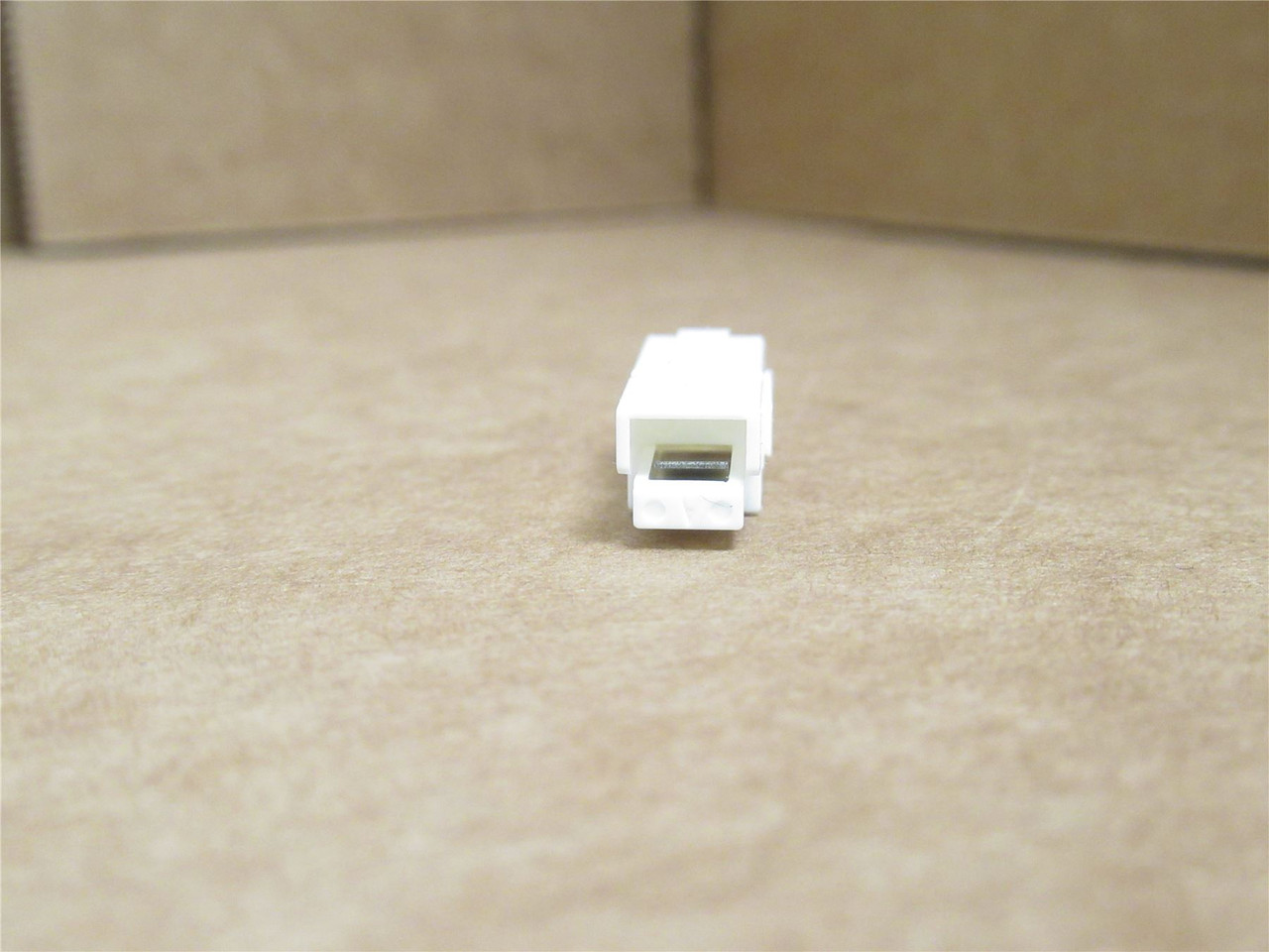 Anderson 1327G7; Lot-10 Connector Housing; White; 1 Position