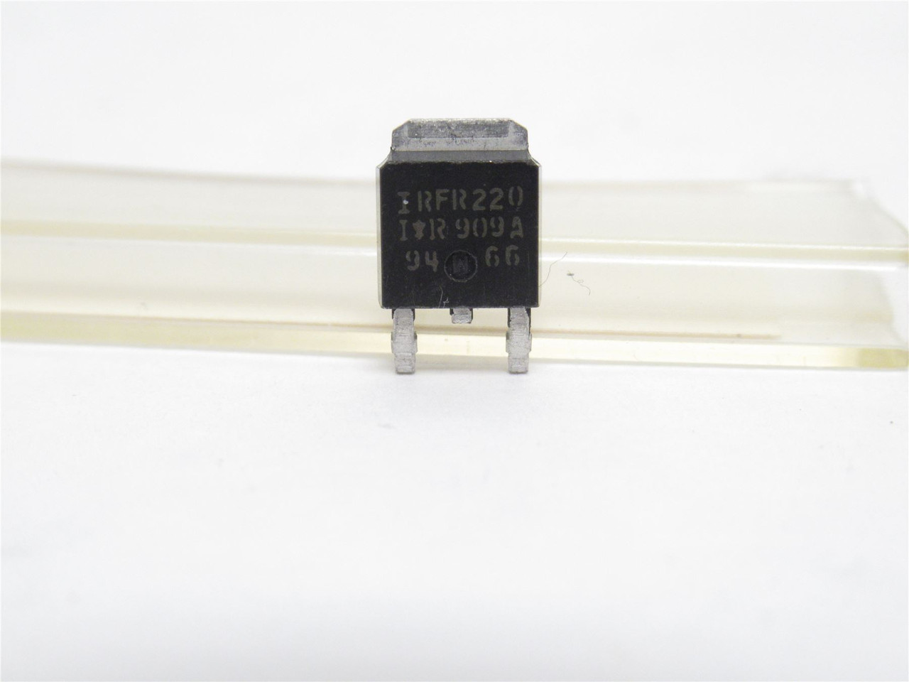 Vishay IRFR220; Lot-20; Power Mosfets; 42 Watts; 200V; 4.8A
