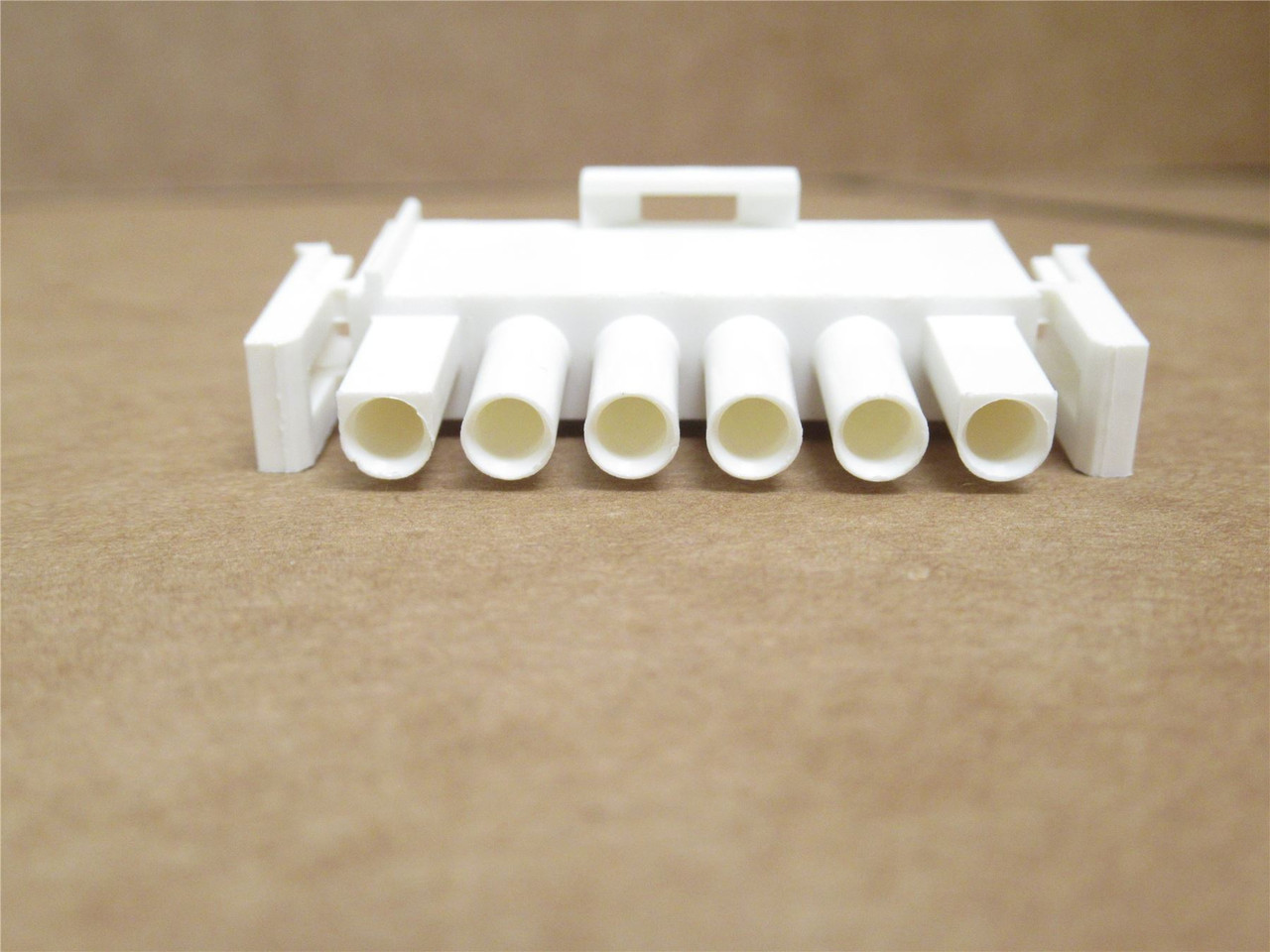 AMP 640581-1; Lot-10 Connector Header; 6Pos; 1-Row