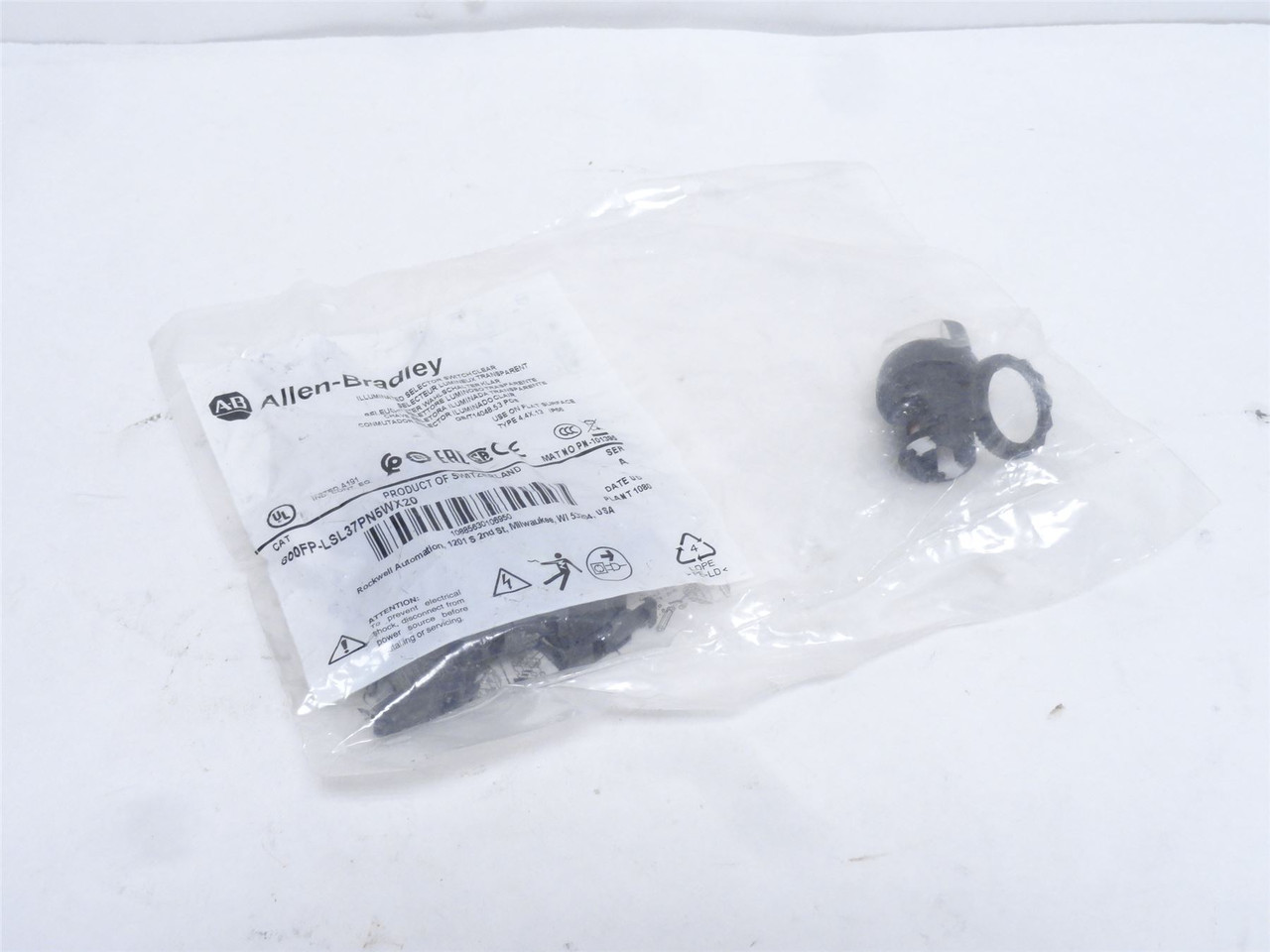 Allen-Bradley 800FP-LSL37PN5WX20; Clear Selector Switch; 3Pos