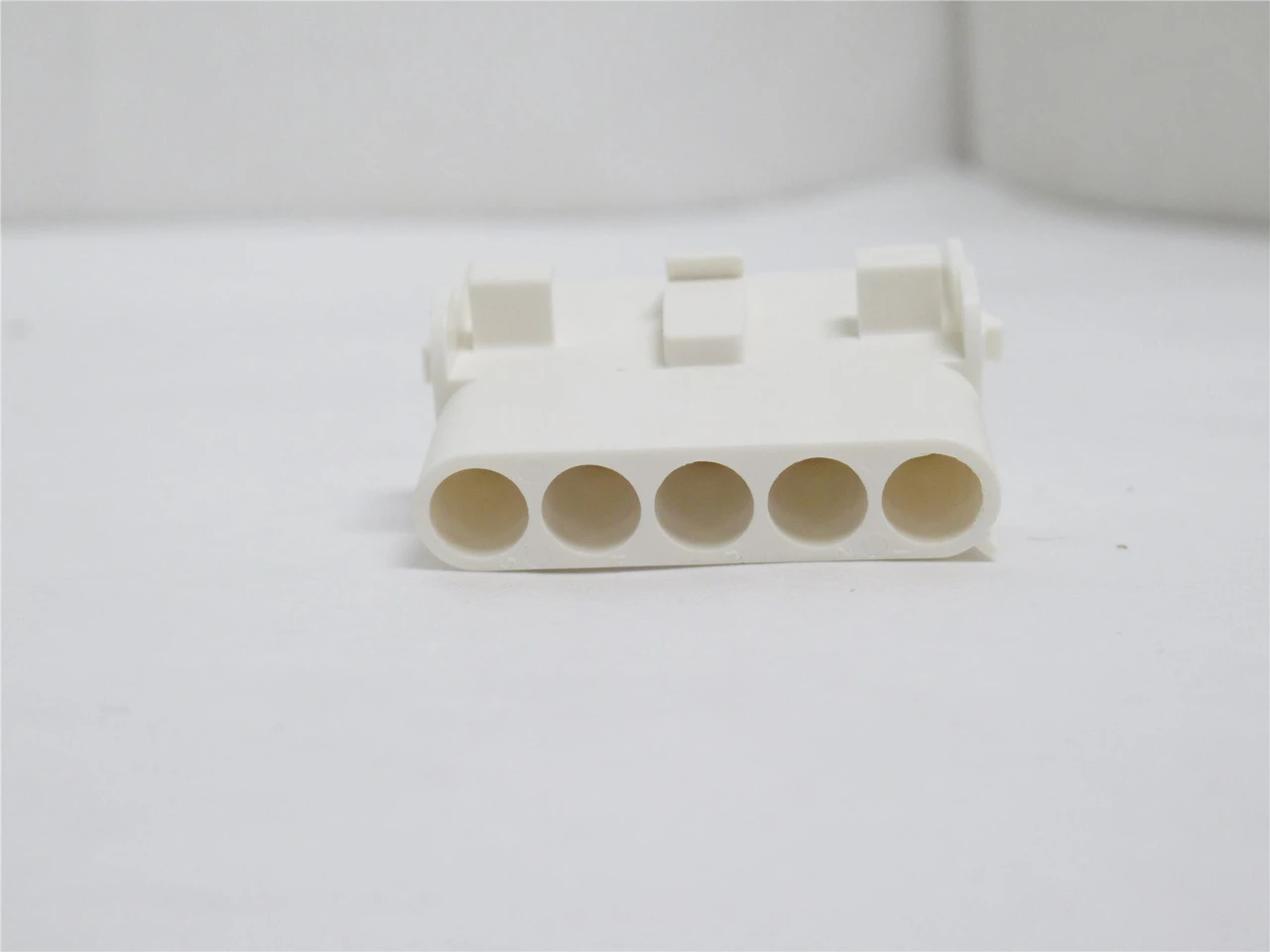 AMP 350810-1; Lot-48 Rectangular Connectors; 5-Position