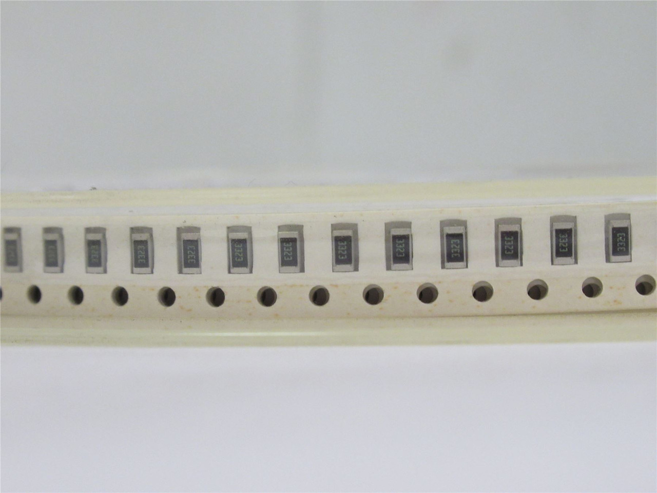Venkel  CR1206-8W-3323FT; Lot-4800 Chip Resistor; 332Kohm