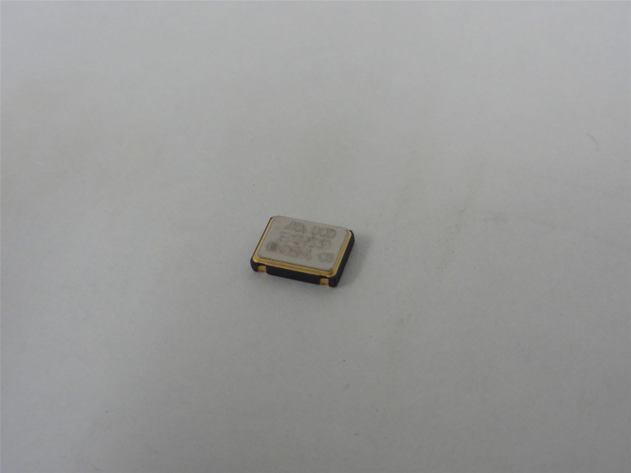 ECS ECS-3953M-400-B-TR; Lot-8 SMD Clock Oscillators; 40 MHz