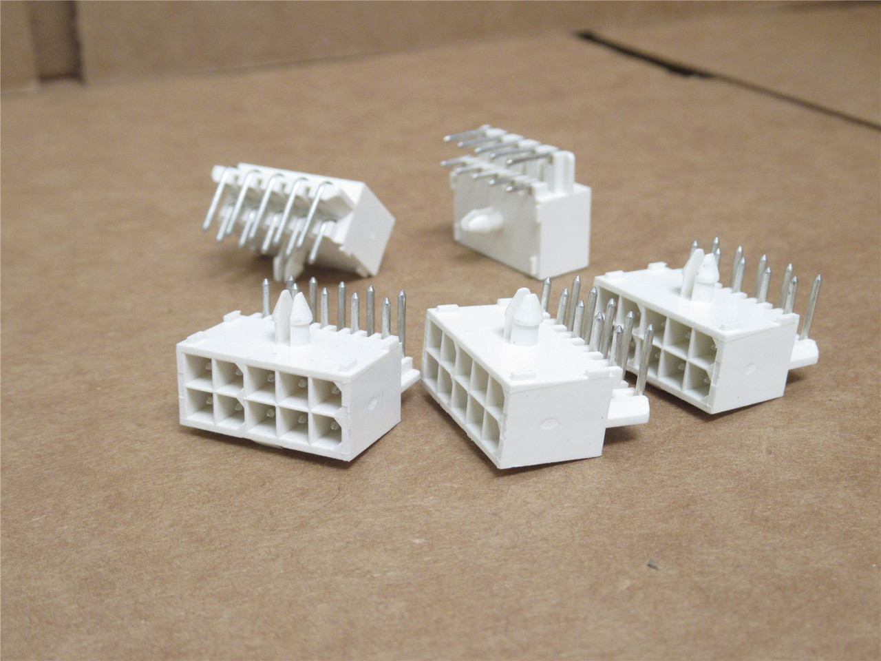 AMP 1-770971-0 ; Lot-5 Pin/Socket Connector; RA; 10Pos; 600V