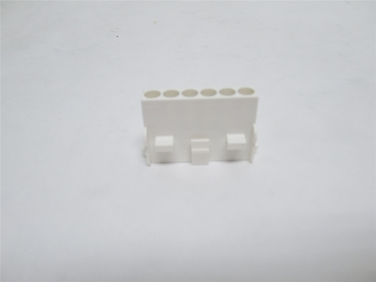 AMP 926307-3; Lot-98 Female Straight PCB Housing; 6-Contact