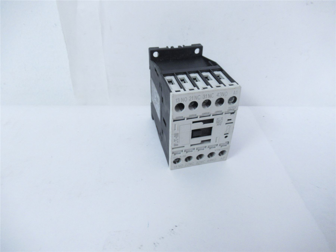 Eaton XTRE10B22A; IEC Control Relay: 120V AC; 10 A; 2NO/2NC