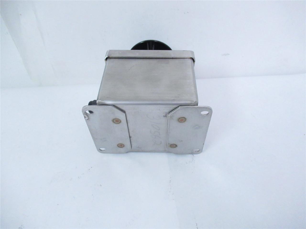 Gainco 310562; Momentary Switch Pushbutton Assembly