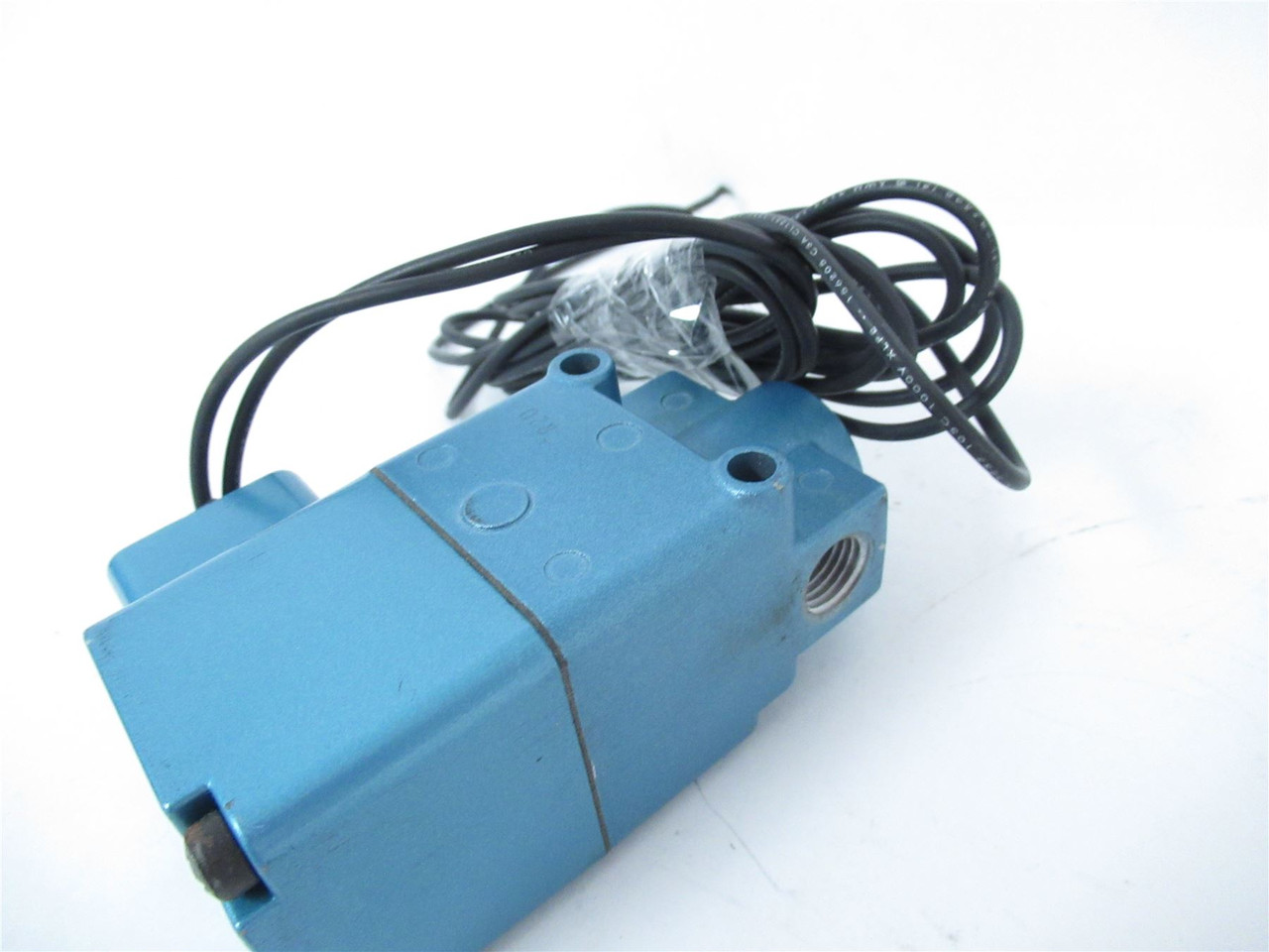 MAC 225B-611CABA; Pneumatic Solenoid Valve 24VDC