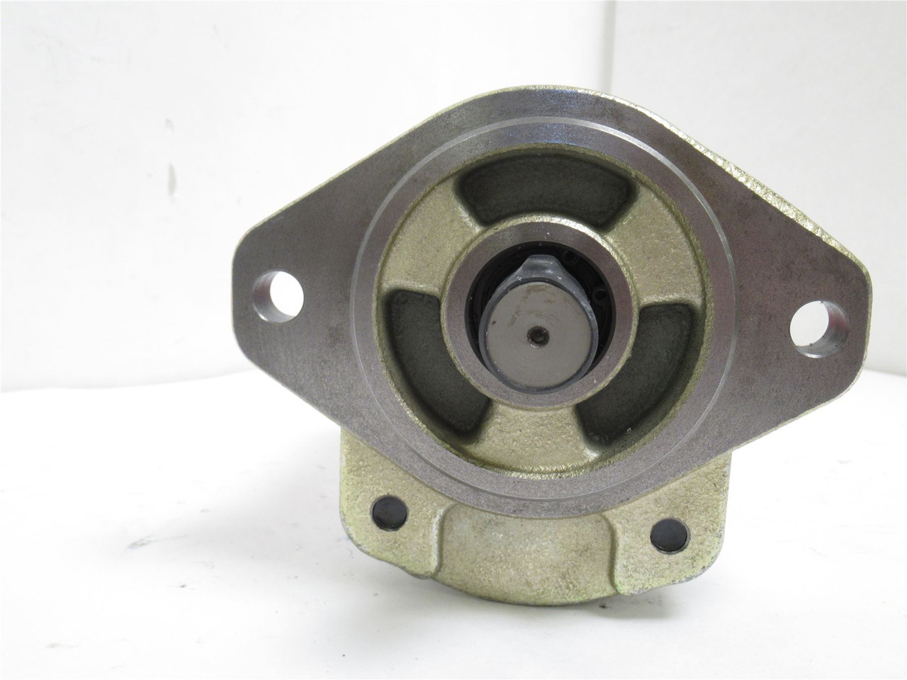 Honor 3GB7U360R; Gear Pump 28.53GPM; 2600psi; 60cc; #24SAE In