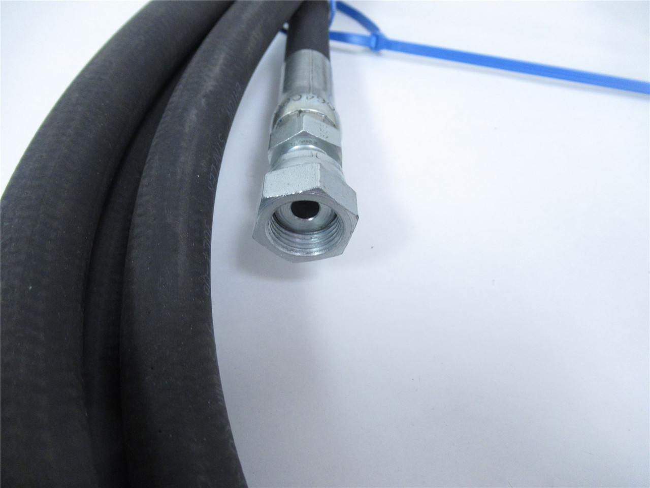 Crown 64362026; Hydraulic Hose 3/8" 2000PSI Black18' Standup