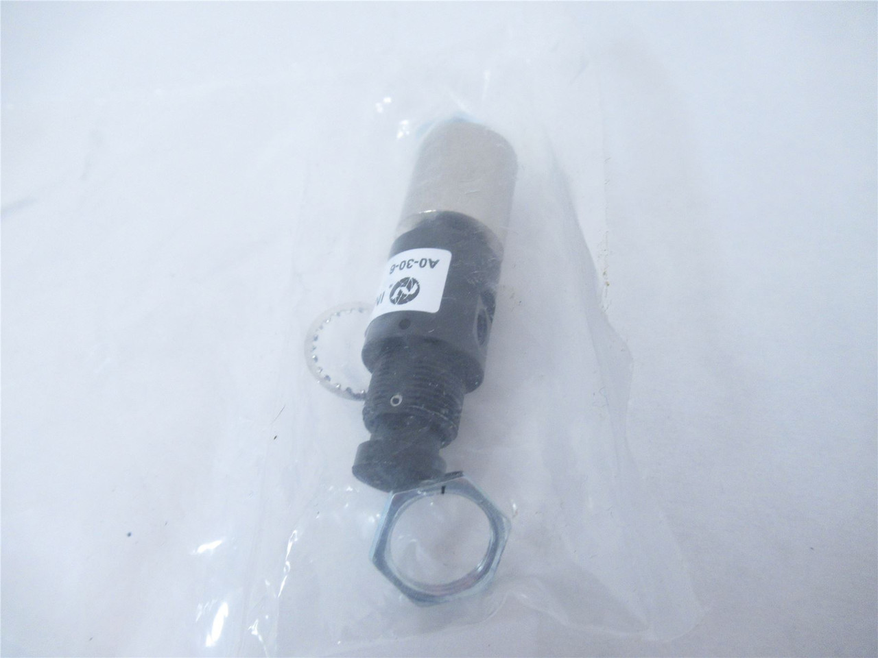 Norgren A0-30-6; Pneumatic Valve 1/4" Push-in Button