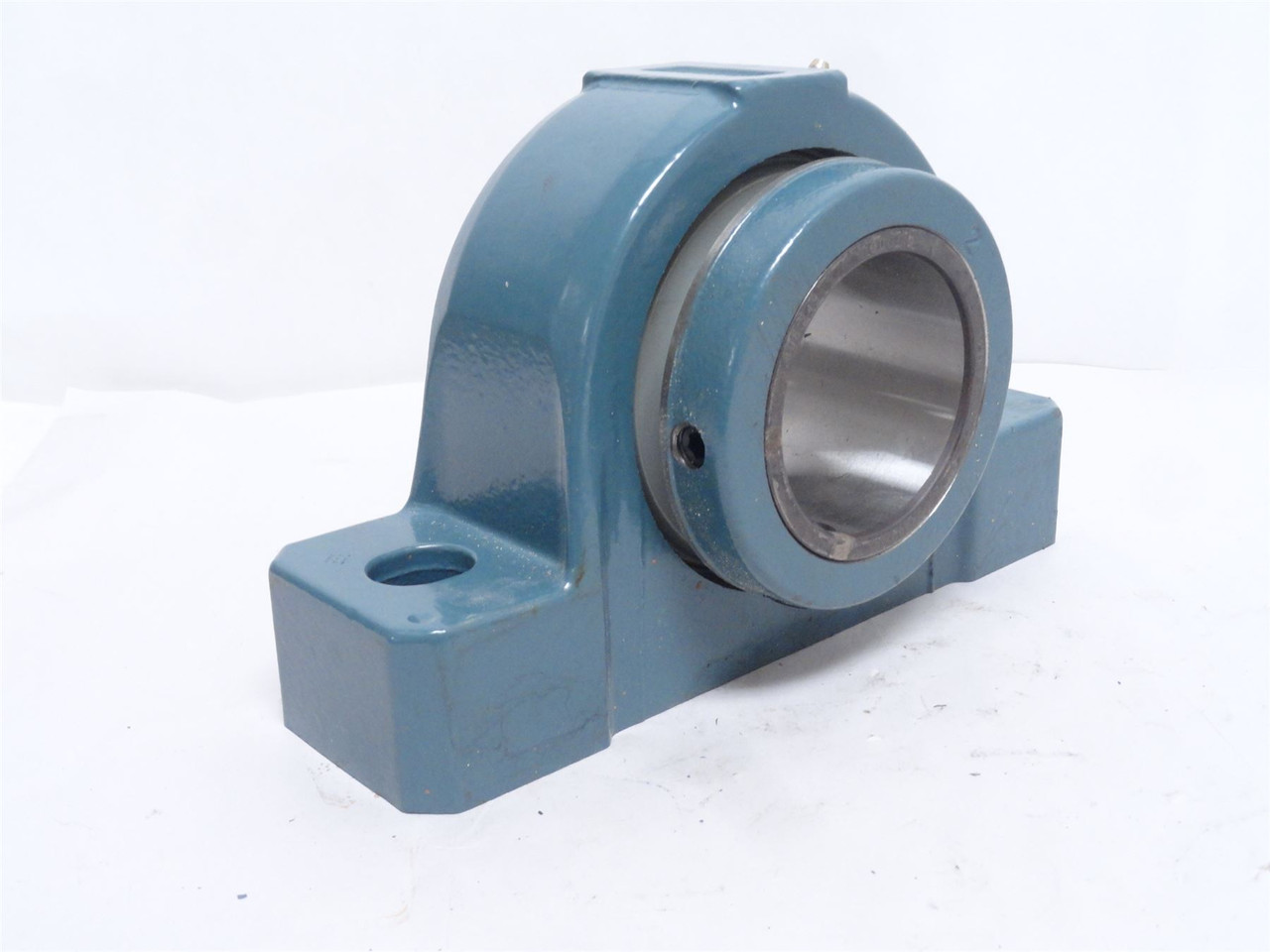 Dodge P2B-S2-215R; Pillow Block Roller Bearing; 2-15/16"ID