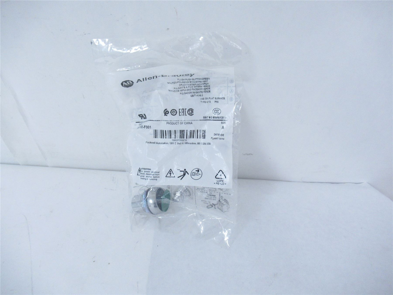 Allen-Bradley 800FM-F301; Pushbutton Momentary  22mm Green