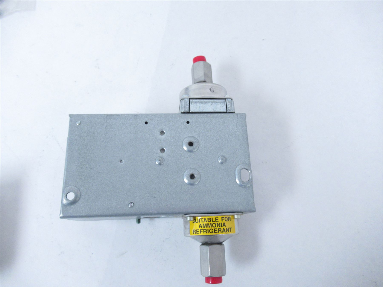 Johnson Control P28AN-1; Mechancial Lube Oil Pressure Control
