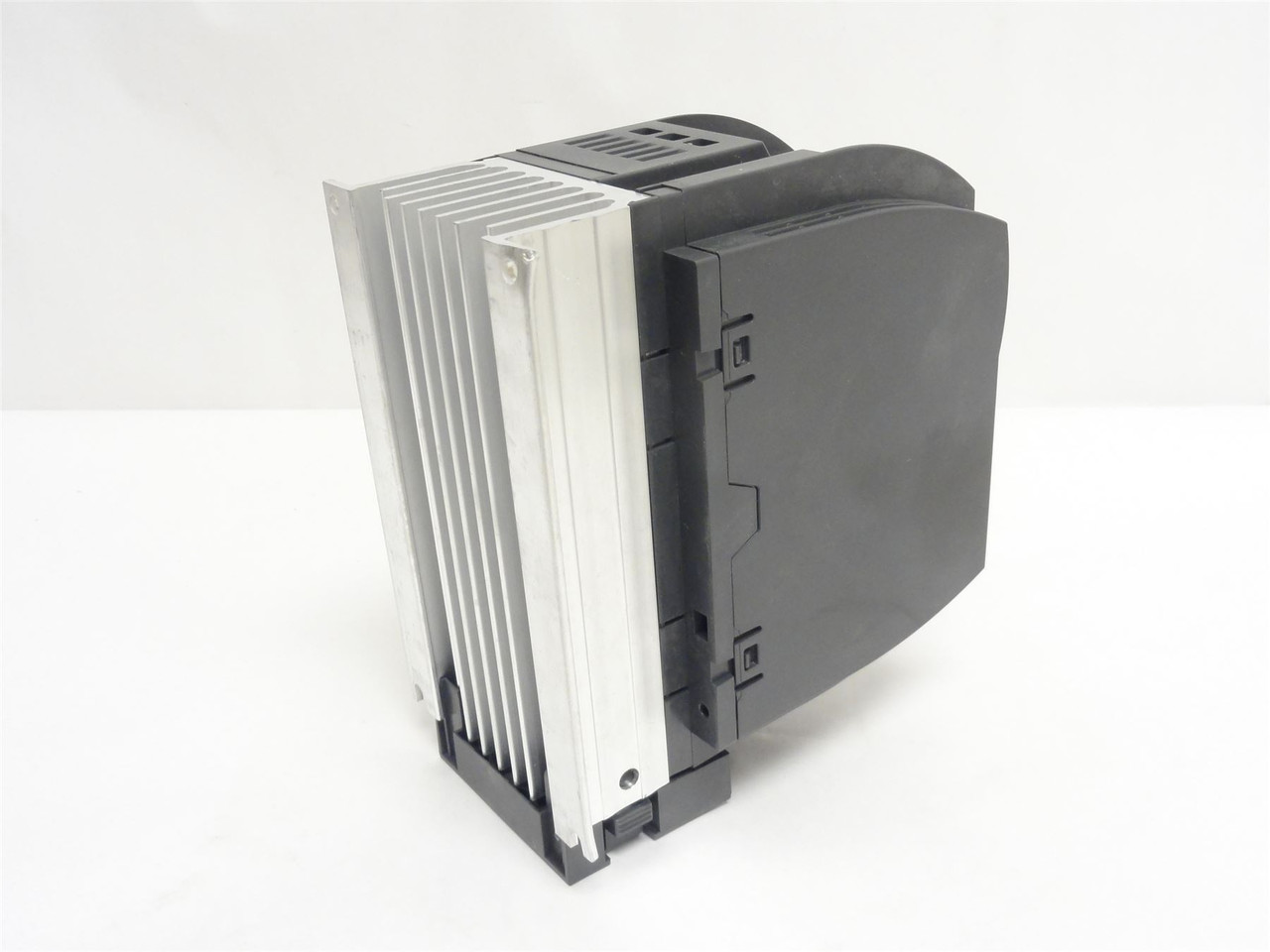 Siemens 6SL3210-5BE21-5UV0; AC Drive; 2HP; 400-480VAC; 3.5A In