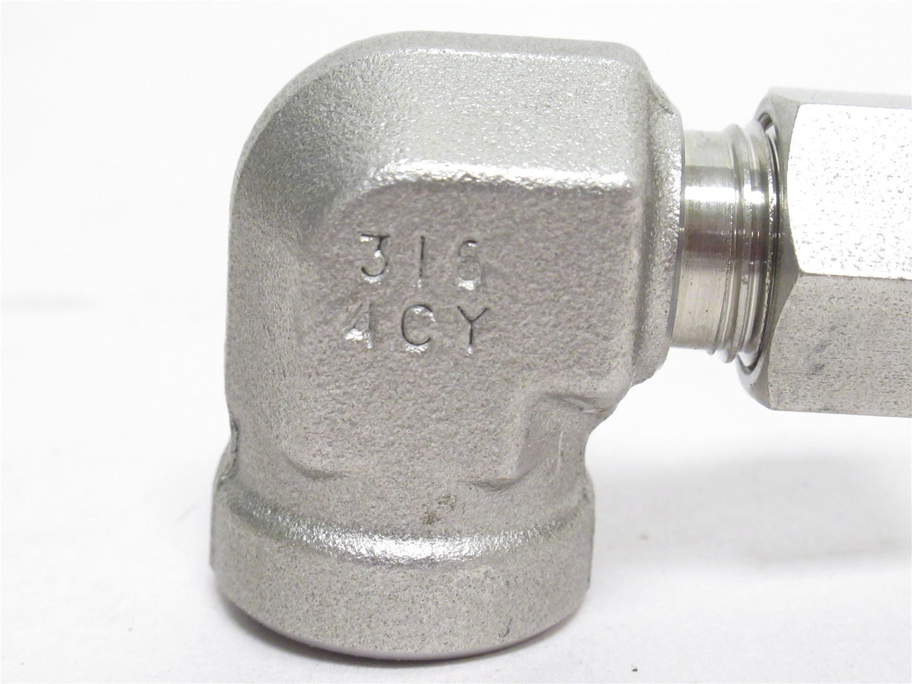 Swagelok SS-600-8-6; Air Elbow; SS-316; 90Deg 3/8" x 3/8 FNPT