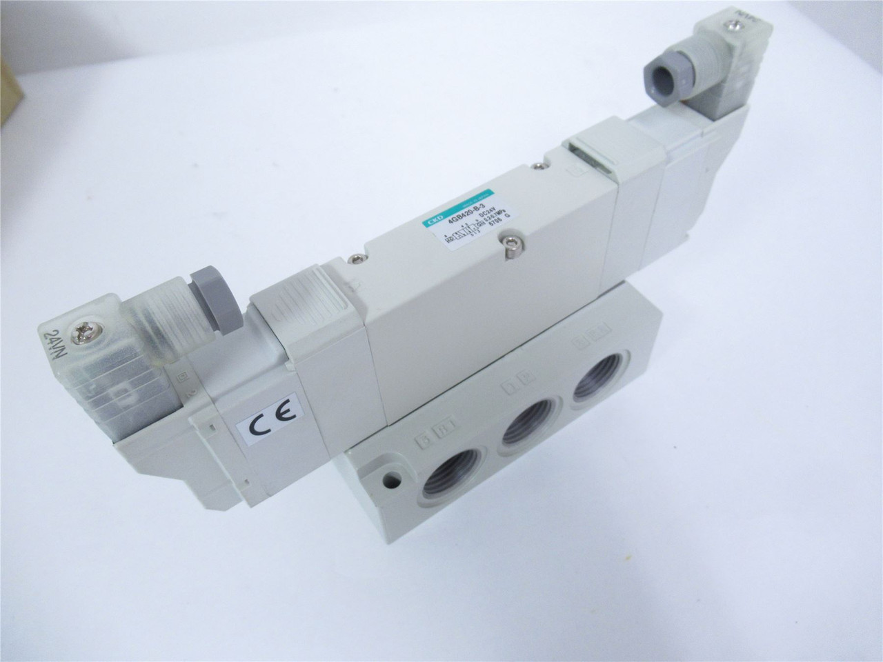 CKD 4GB420-15G-B-3-ST; Pneumatic Solenoid Valve 5/2 F/1/2IN
