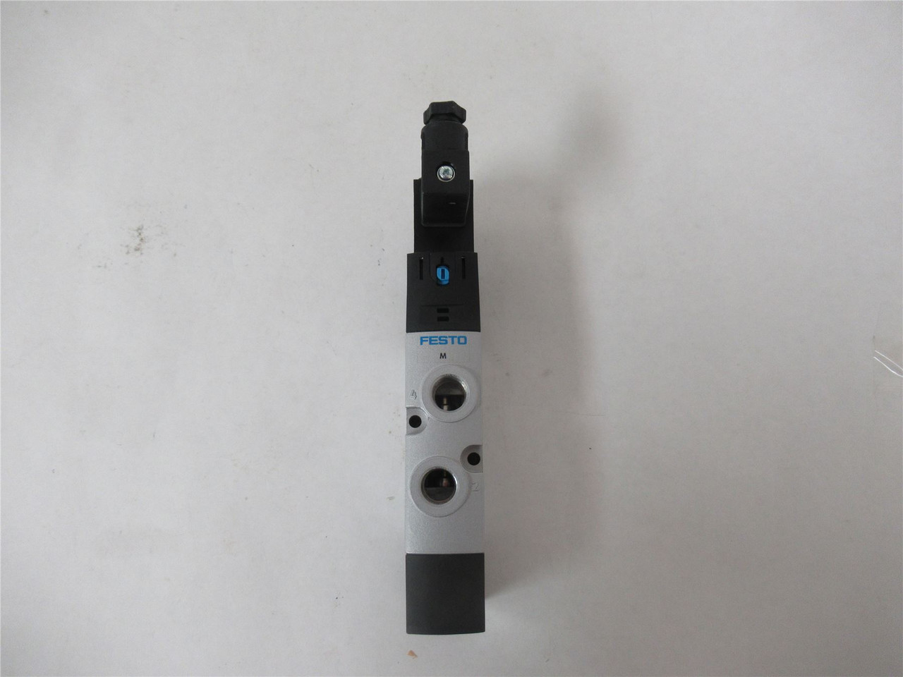 Festo VUVS-L25-M52-AD-G14-F8; Solenoid Valve  24V G1/4 575501