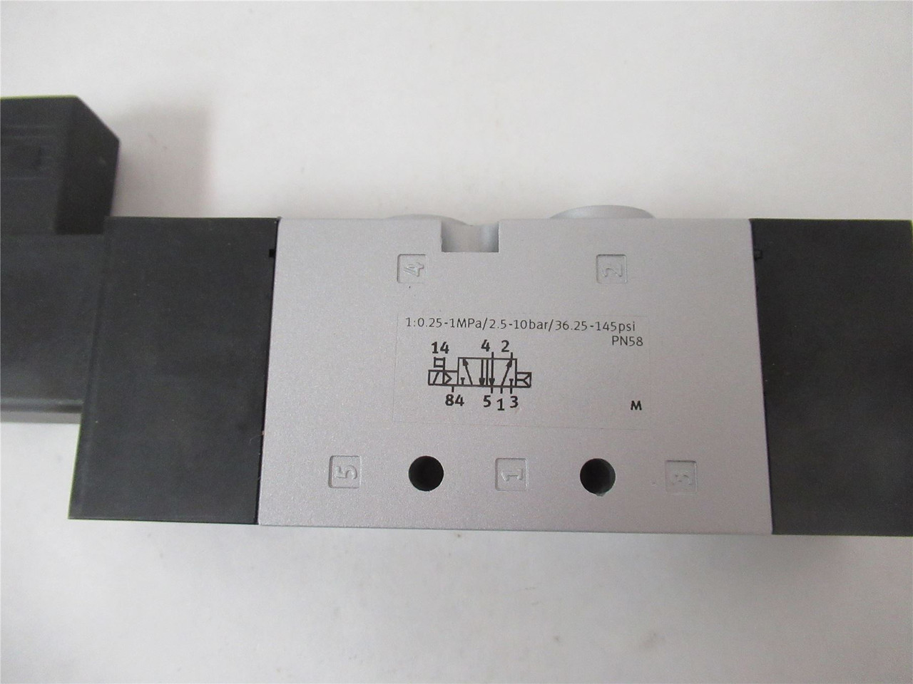 Festo VUVS-L25-M52-AD-G14-F8; Solenoid Valve  24V G1/4 575501