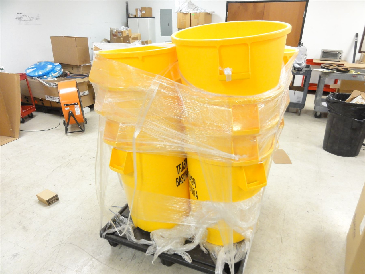 Sparta 84103204; Lot-16 Bronco Yellow Round Trash Cans; 32G