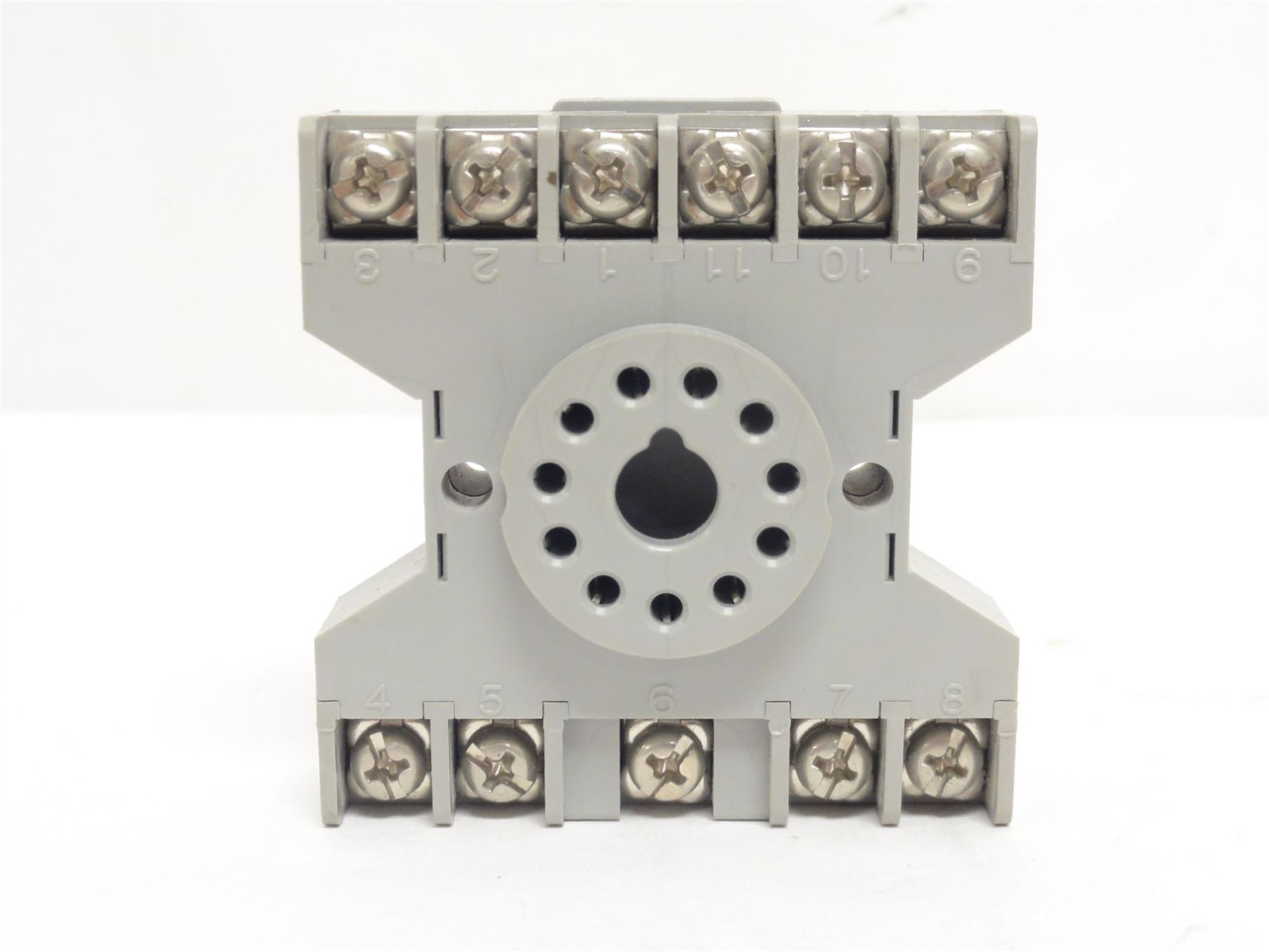 Idec SR3P-06; Relay Socket; 11-Pin; 10A; 300V