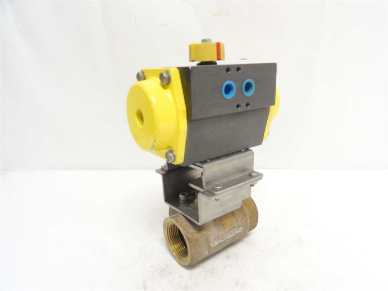Conbraco CTD30; Actuated Vacuum Ball Valve; 1-1/4NPT; 3-Way