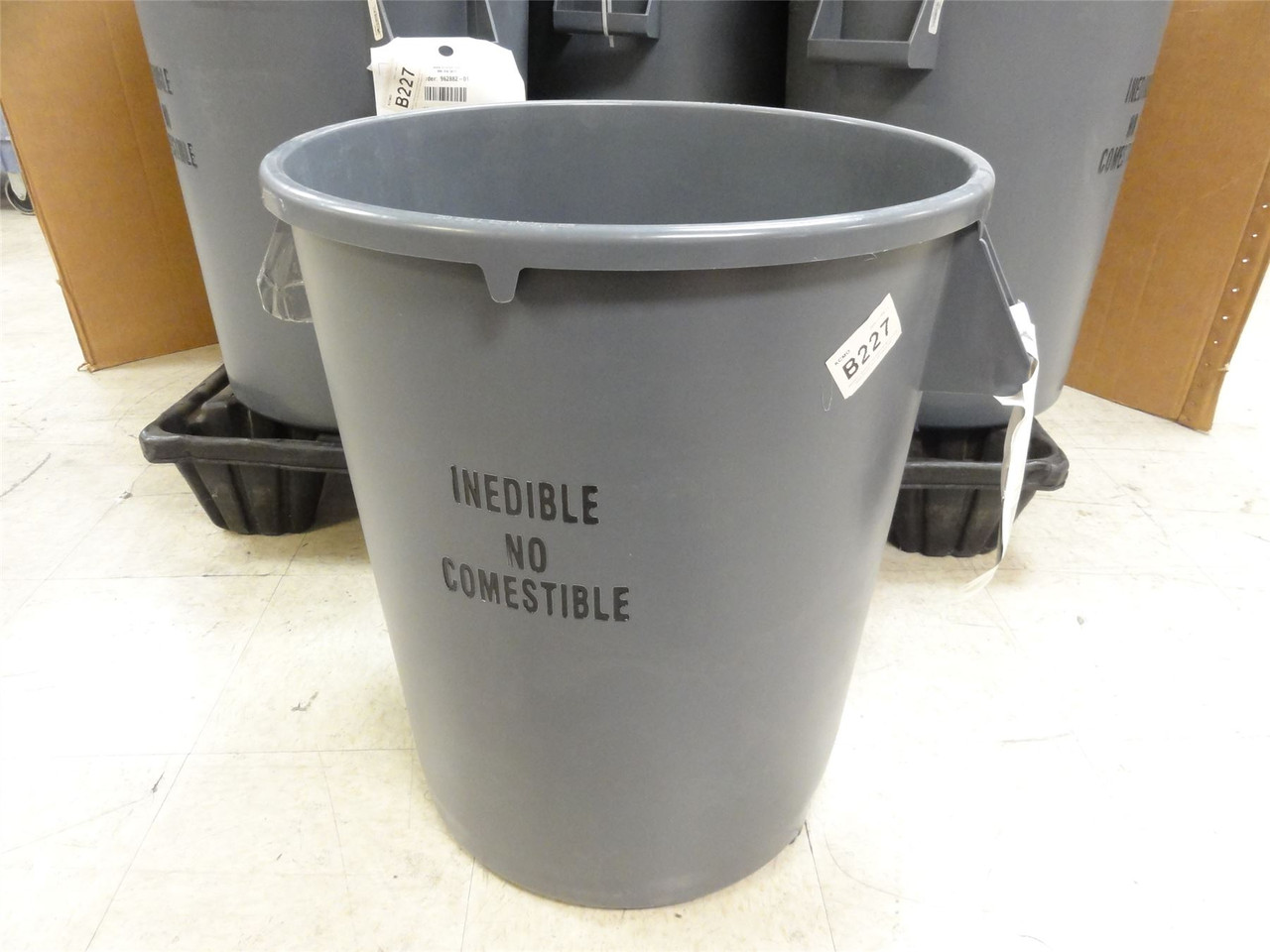 Sparta 84102023; Lot-14 Gray Bronco Round Trash Can 20 Gallon