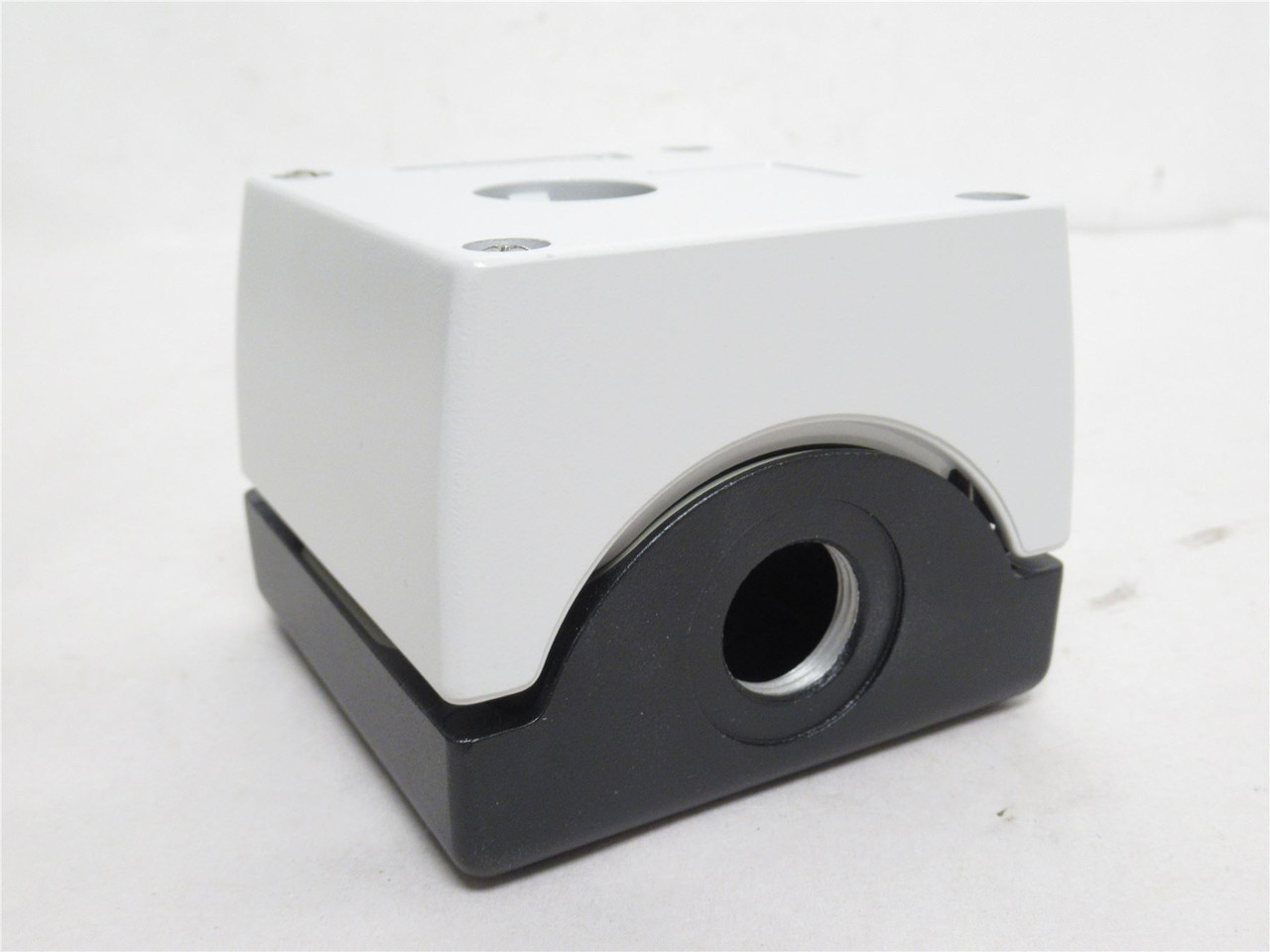 Siemens 3SB3801-2AA3; Metal Command Device Enclosure; 22mm
