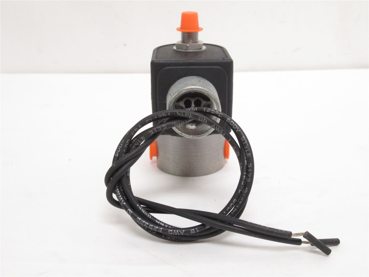 Parker 71315SN1EN00N0C111P3; Solenoid Valve 1/8NPT; 110/120V