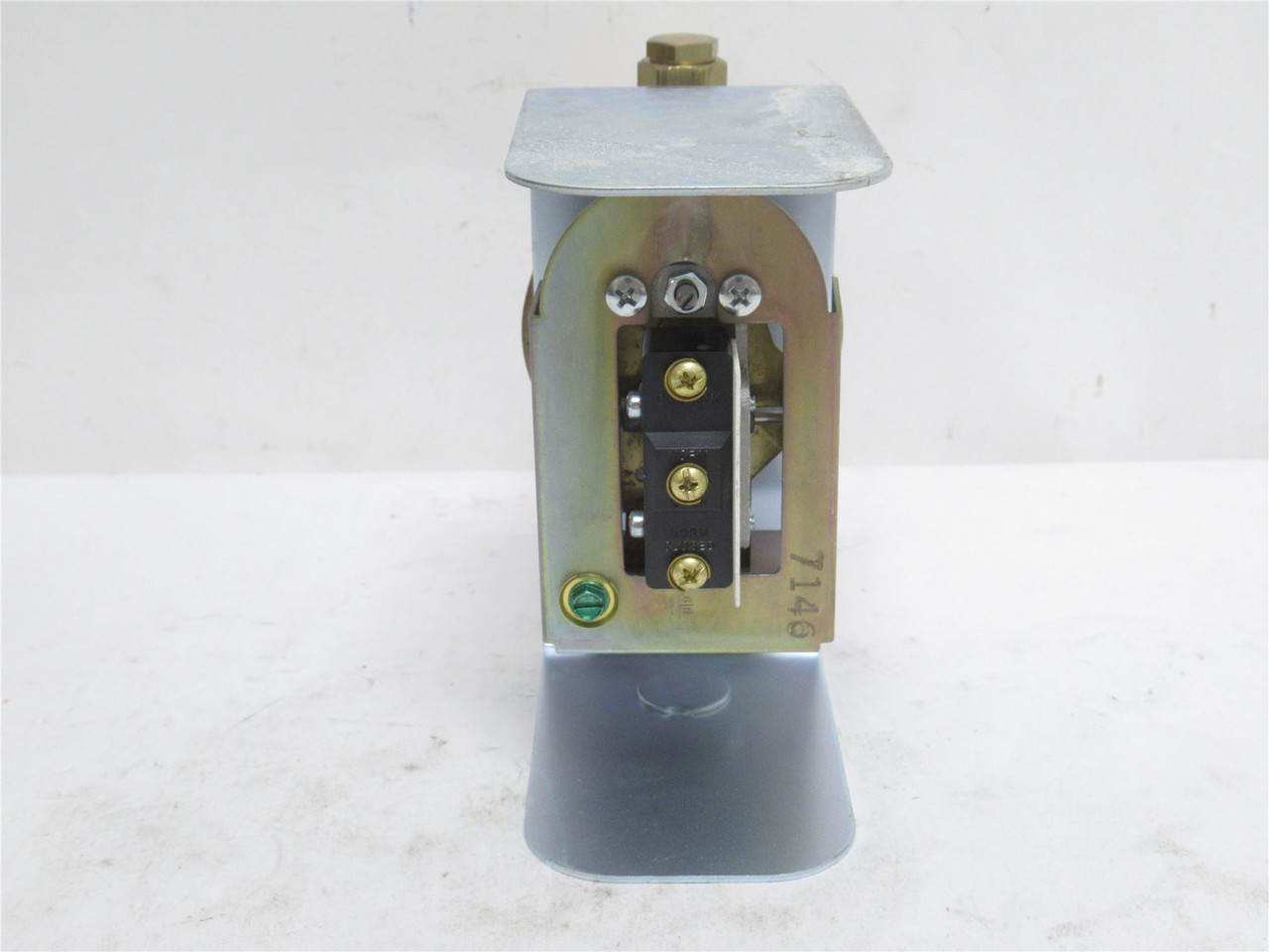 McDonnell/Miller FS7-4; Paddle Actuated Flow Switch; 1-1/4NPT
