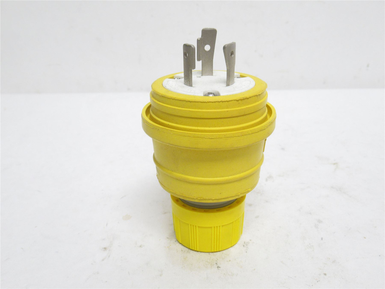 Woodhead 1301470018; Locking Water-Tite Plug; 21A; 2P; 600VAC