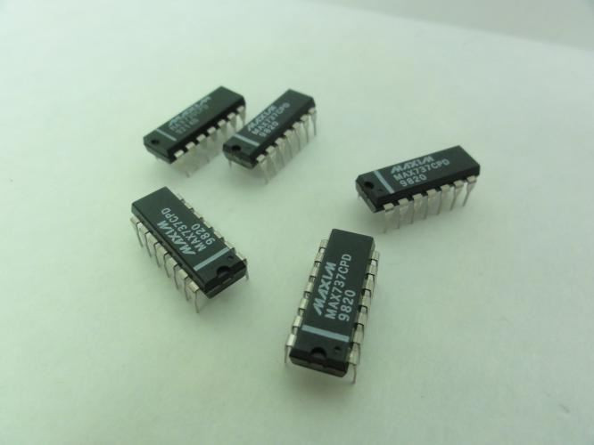 Maxim MAX737CPD; Lot-5 Voltage Regulators; 110mA; -15V