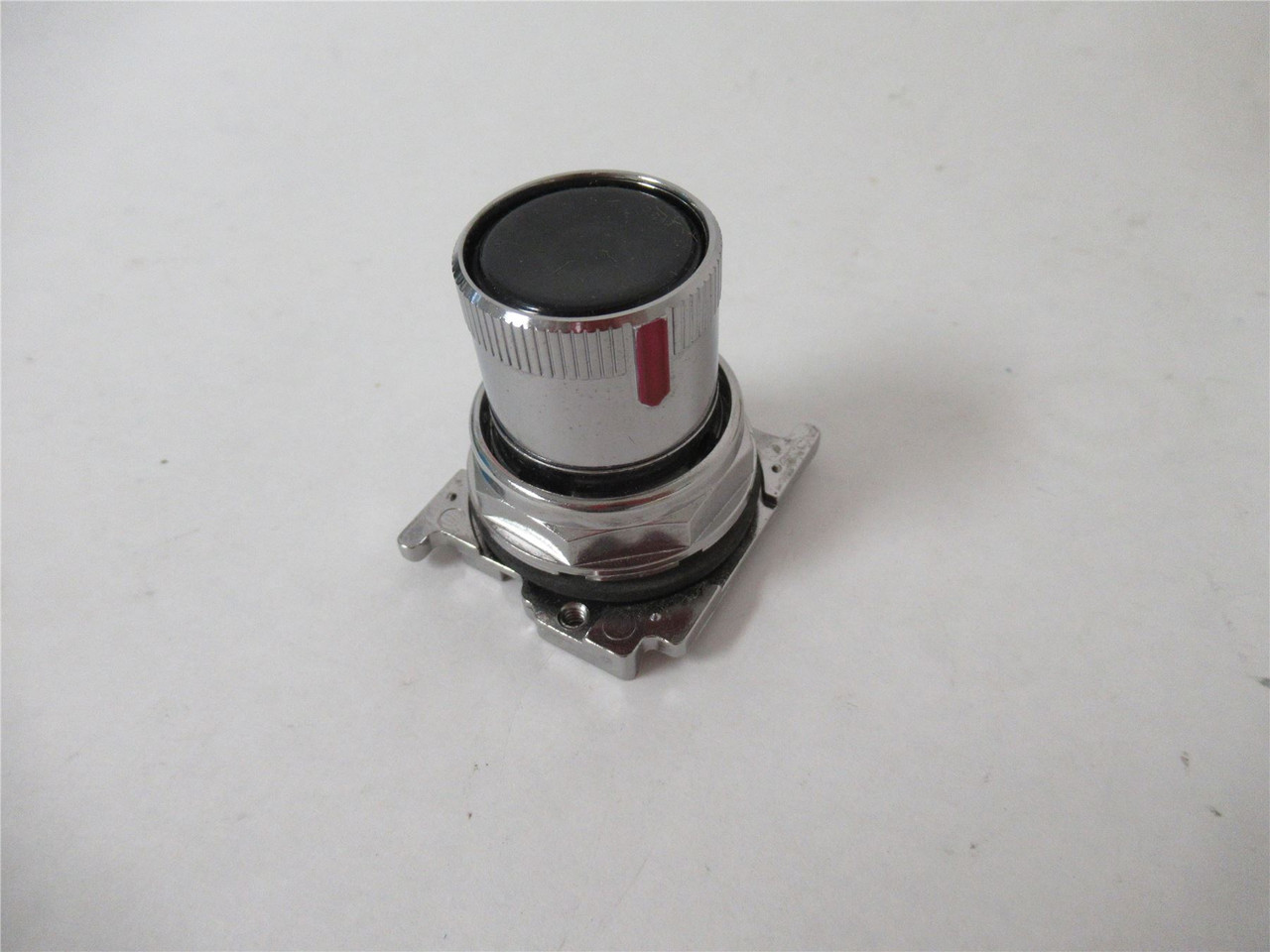 Eaton 10250T24111;  SwitchTwo-position Momentary 30.5mm