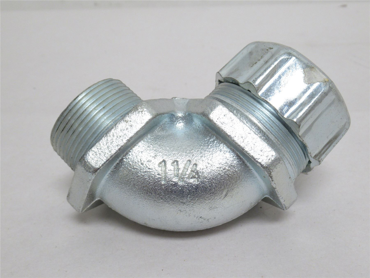 T&B 5255; Liquid Tight Connector Elbow 90Deg; Size: 1-1/4"