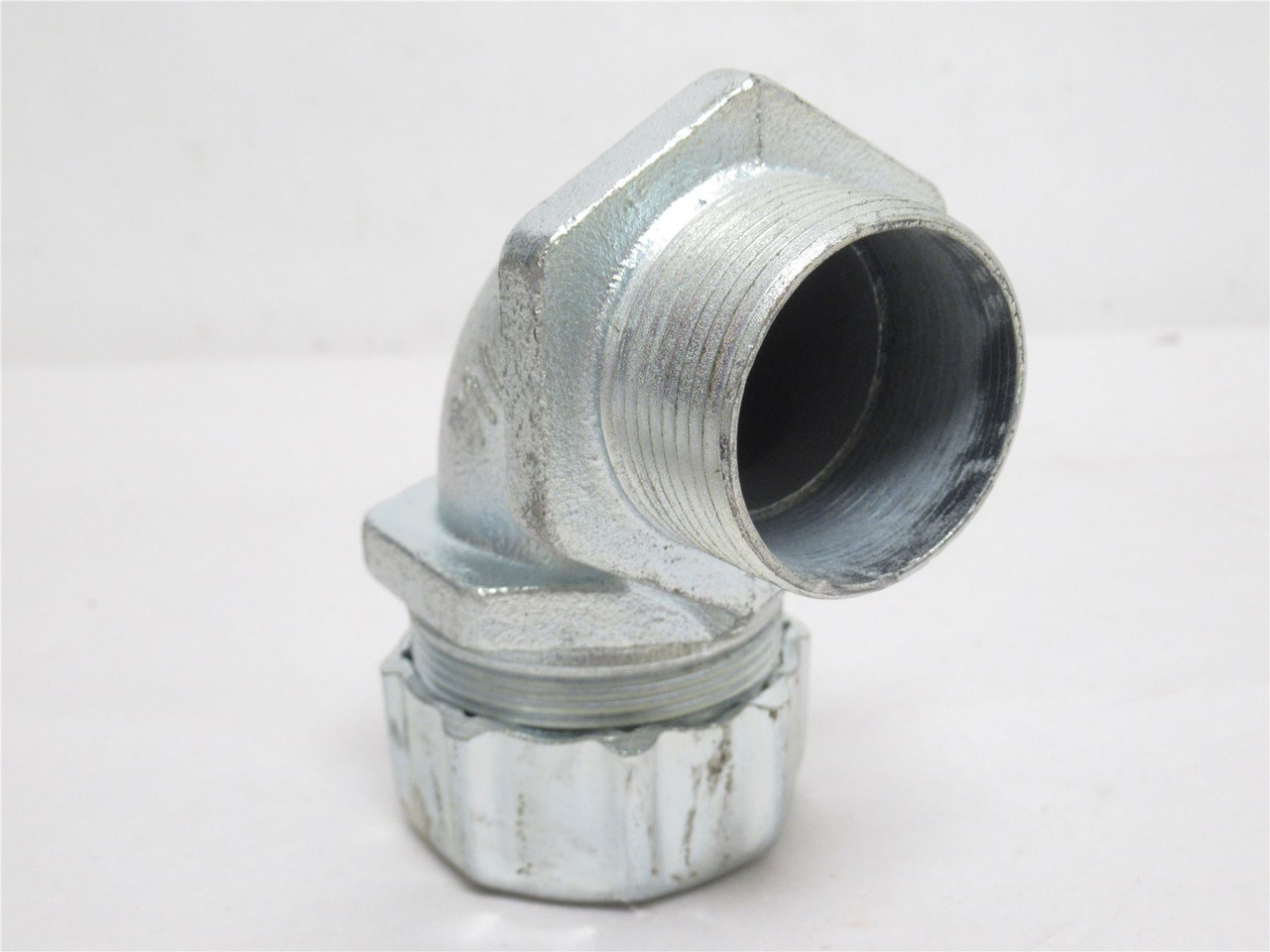 T&B 5255; Liquid Tight Connector Elbow 90Deg; Size: 1-1/4"