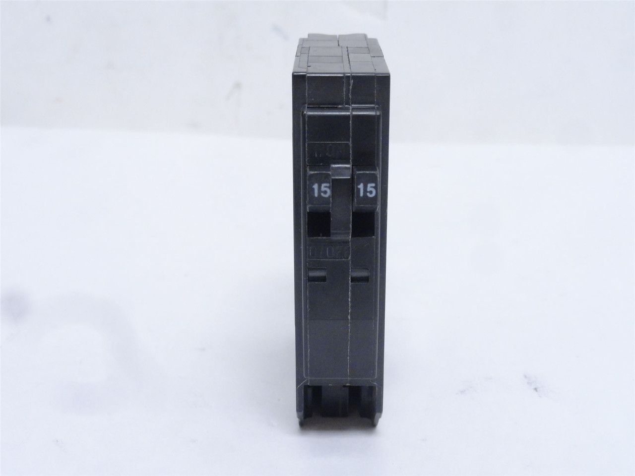 Square D QO1515; Tandom Circuit Breaker 15A/15A 1P 120/240VAC