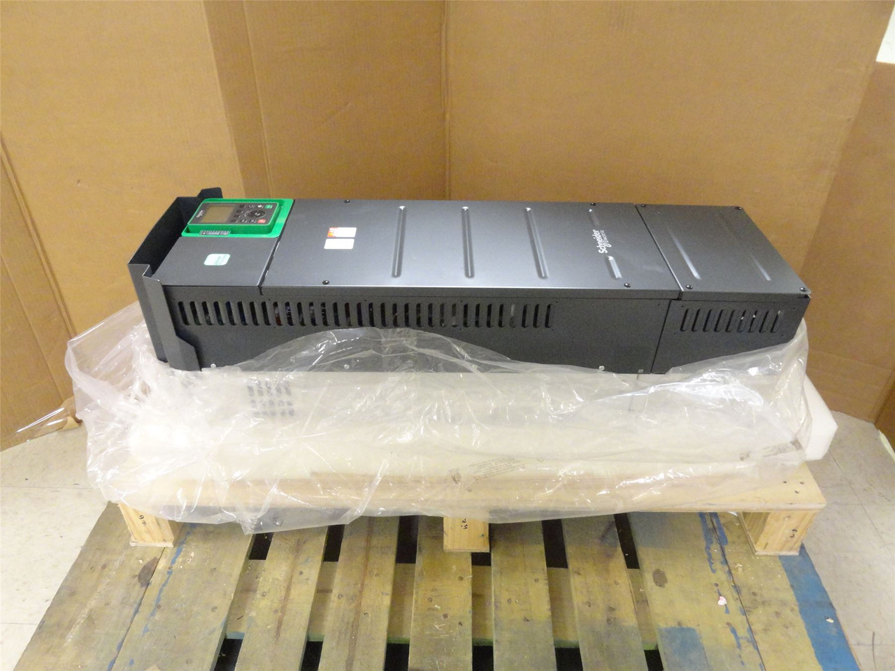 Schneider ATV930D55N4; AC Drive 75HP 380-480VAC; 106A