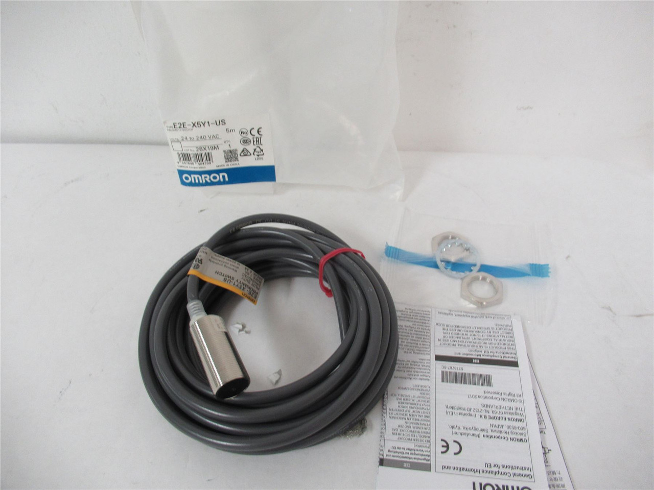 Omron E2E-X5Y1-US; Proximity Sensor Plastic M18 5 MM AC2W-NO