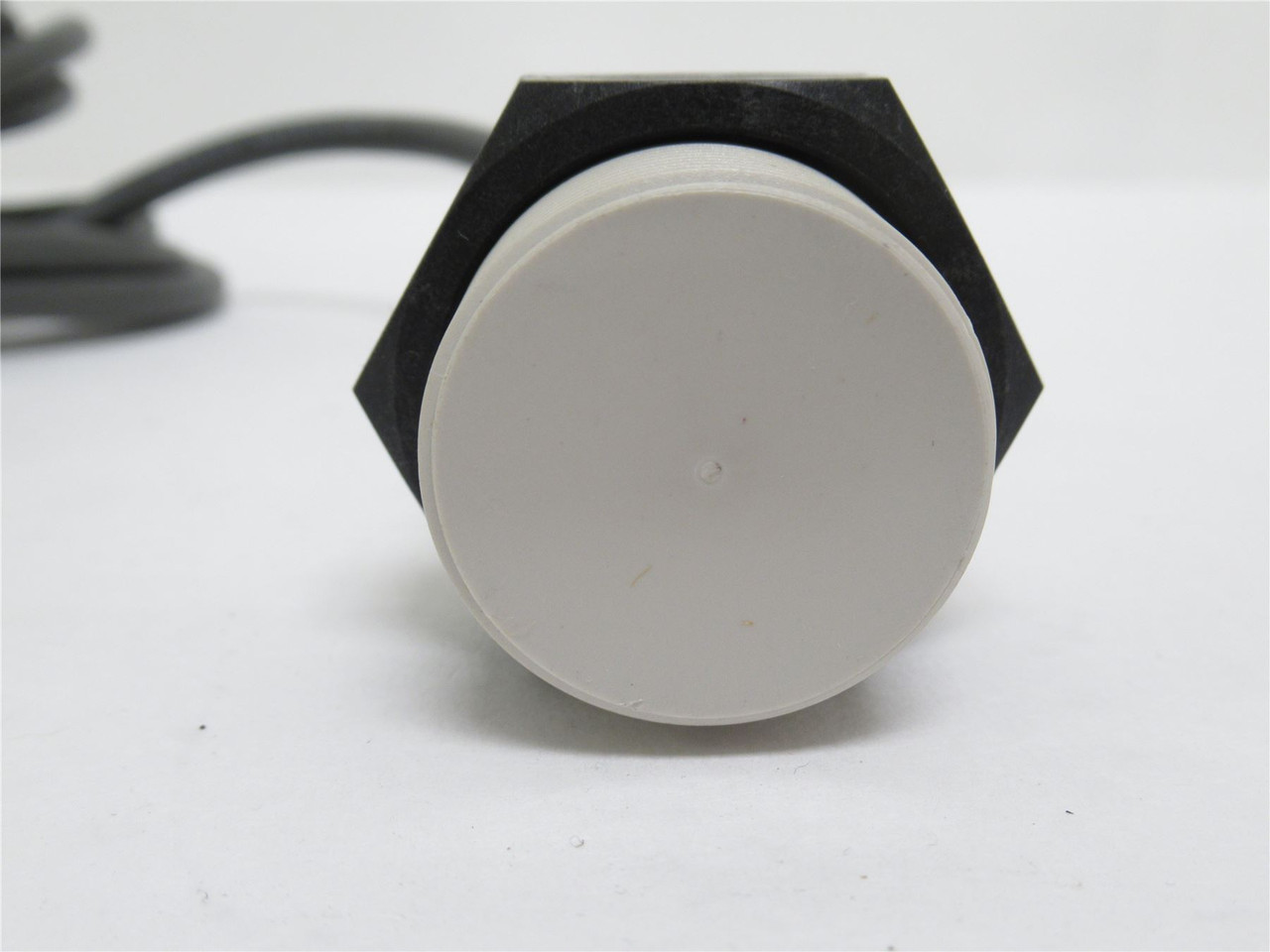 Omron E2F-X10E1; Proximity Sensor 12-24VDC; 200mA; 2m Cable